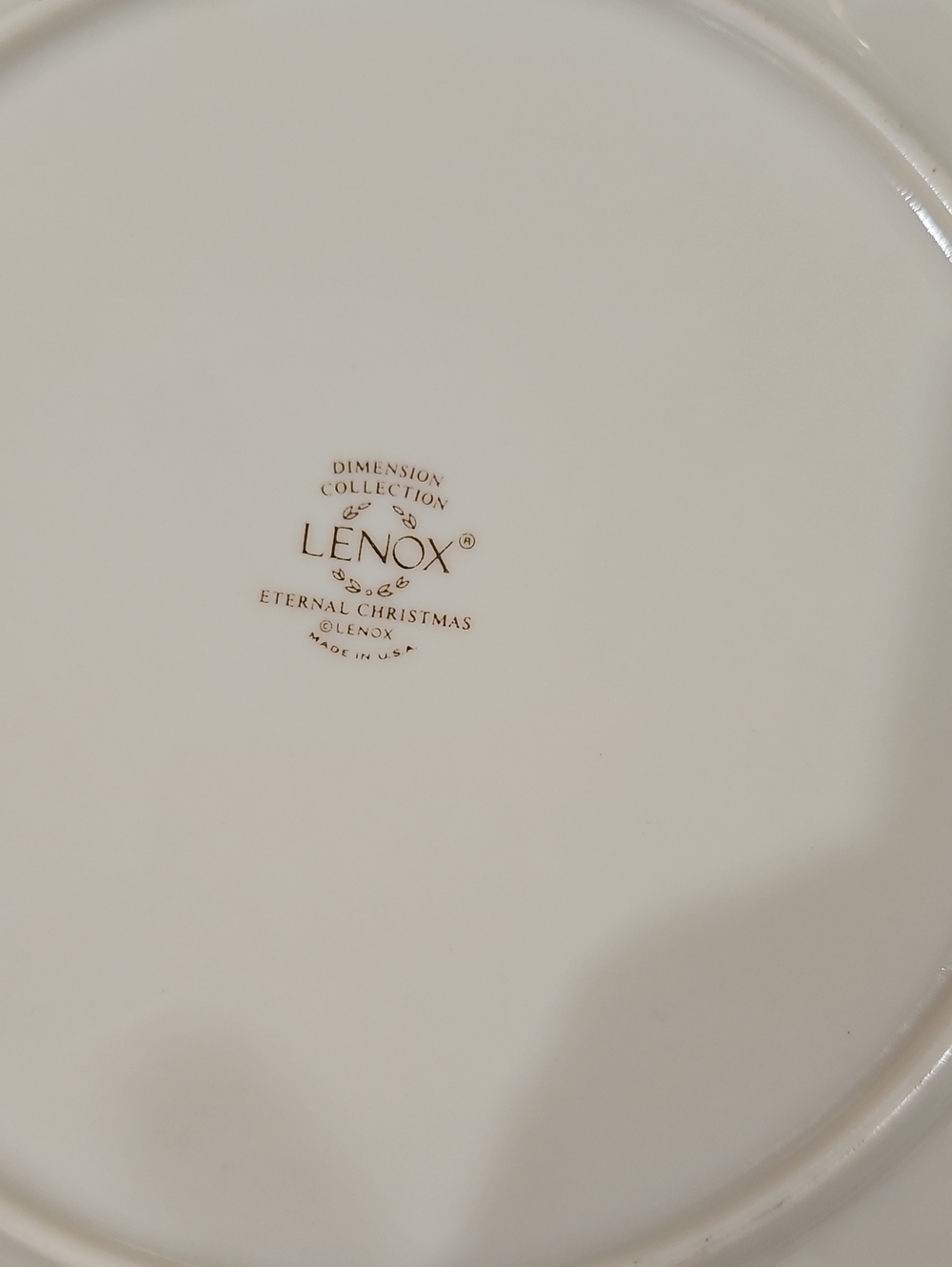 Lenox- Salad Plate 8" ETERNAL Christmas Gold Trim, Gold Holly